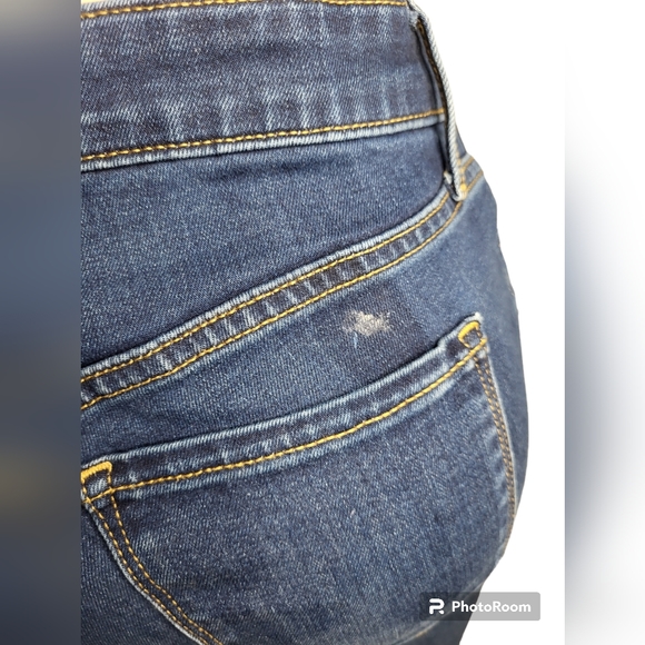 ❤️Host Pick❤️Rockstar Maternity Super Skinny Distressed Jeans - Picture 5 of 9